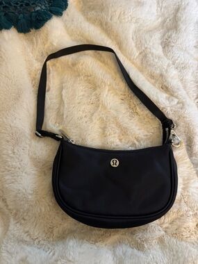 NWOT Lululemon City Essentials Mini Shoulder Bag